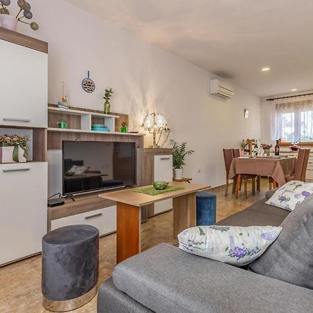 Awesome Apartment In Pula With Wifi Extérieur photo